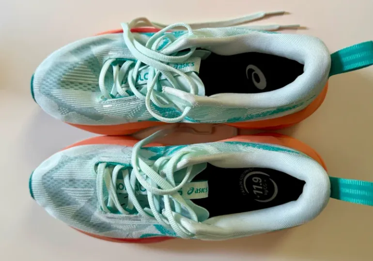 Used Asics Novablast 5 bike — image 2 of 3
