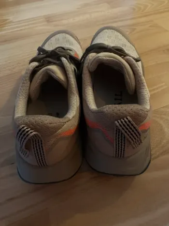 Used New Balance Fresh Foam x Hierro v9 bike — image 3 of 3