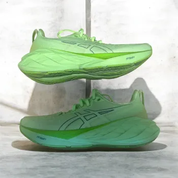 Tweedehands Asics Novablast 5 bike — afbeelding 3 van 3