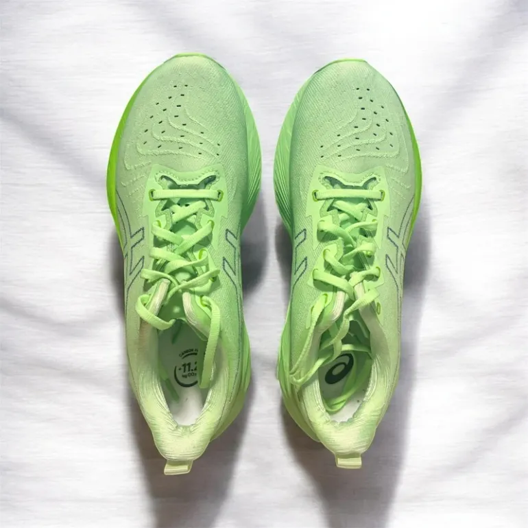 Tweedehands Asics Novablast 5 bike — afbeelding 2 van 3