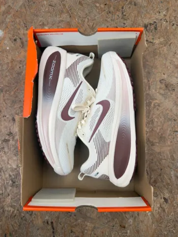 Nike Vomero 18 bike d'occasion — image 2 sur 9