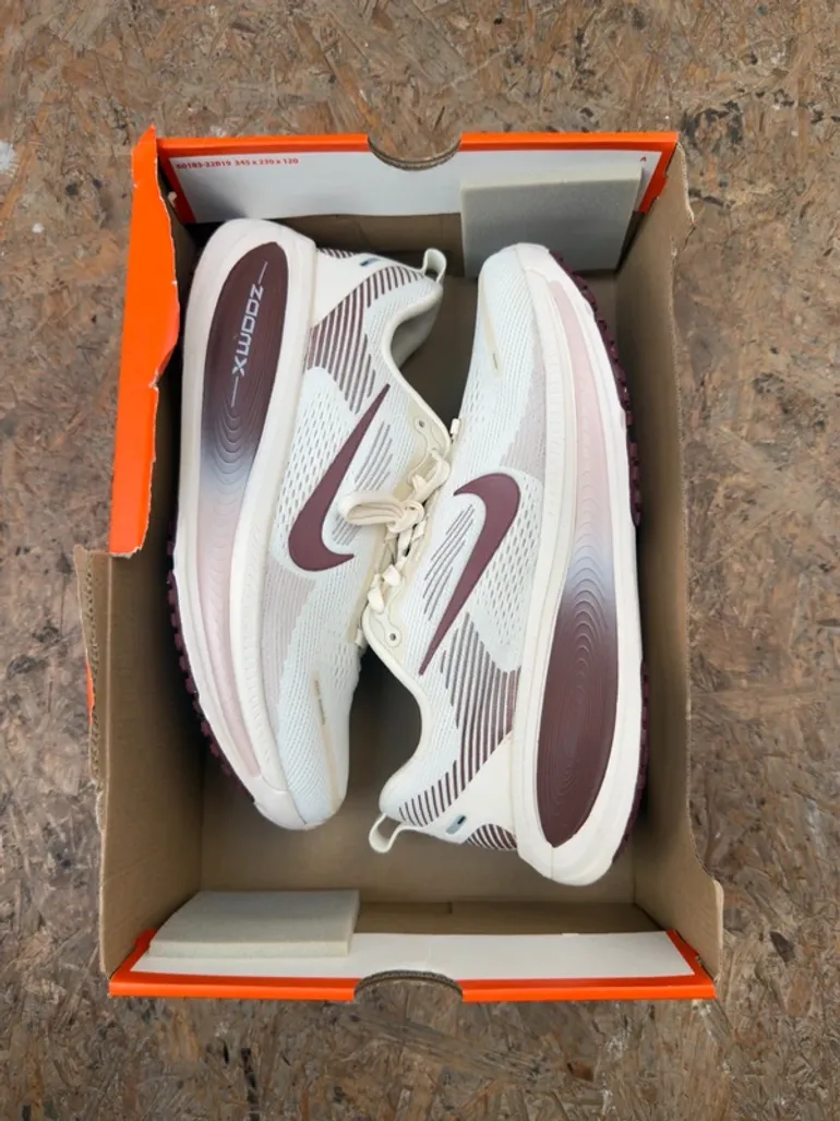 Nike Vomero 18 bike d'occasion — image 2 sur 9