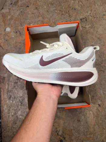Nike Vomero 18 bike d'occasion — image 4 sur 9
