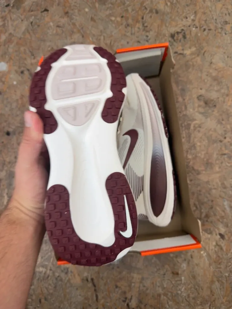 Nike Vomero 18 bike d'occasion — image 5 sur 9