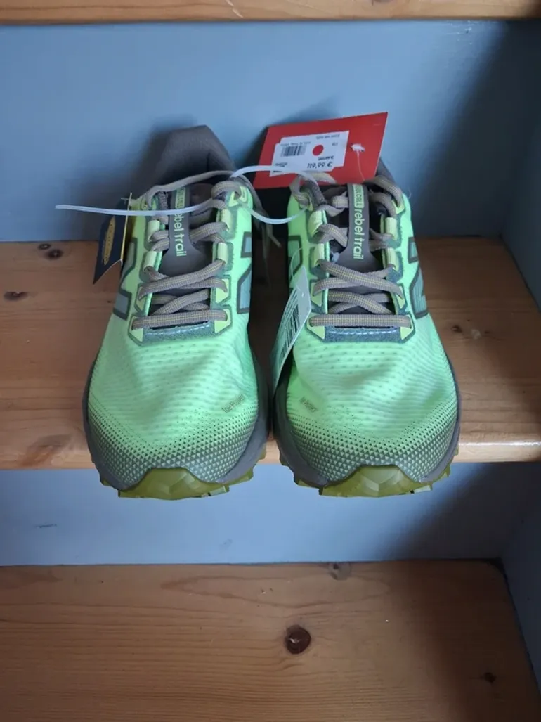 New Balance Fuel Cell Rebel Trail bike d'occasion — image 2 sur 7