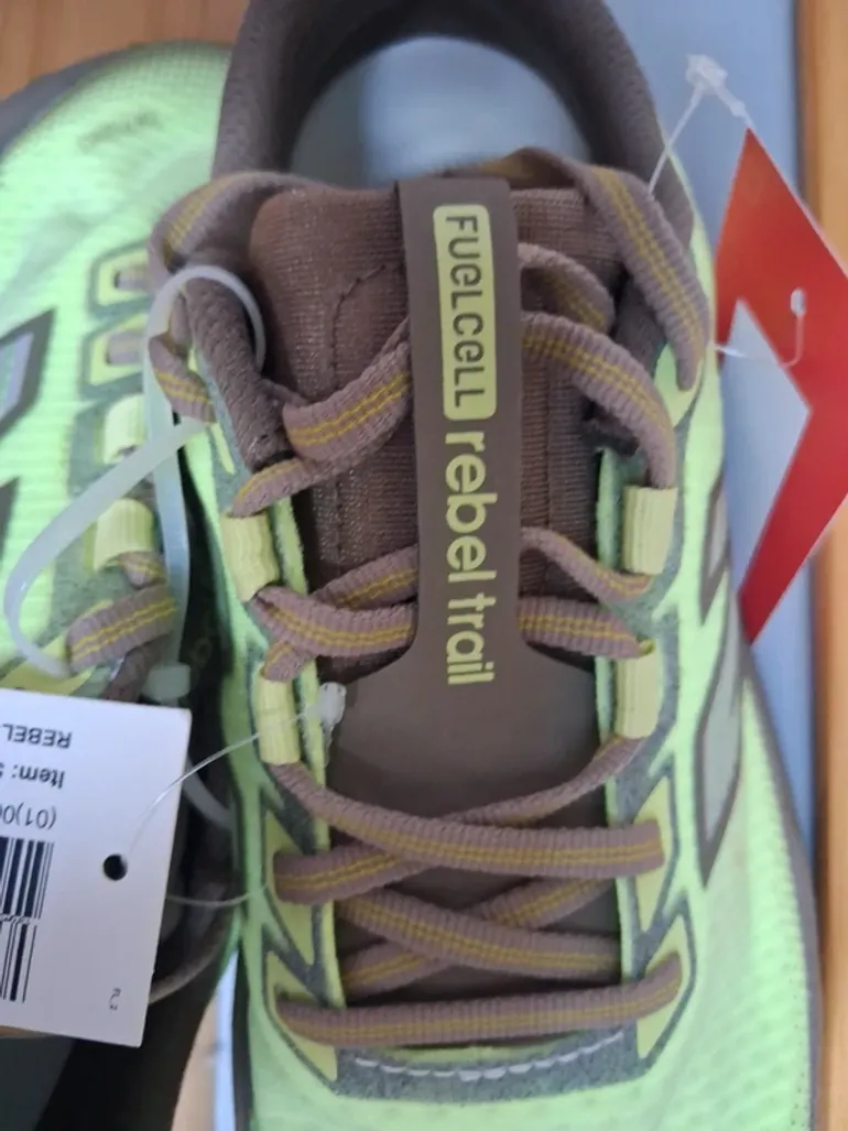 New Balance Fuel Cell Rebel Trail bike d'occasion — image 6 sur 7