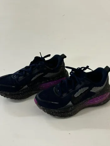 Used Nike Vomero 18 bike