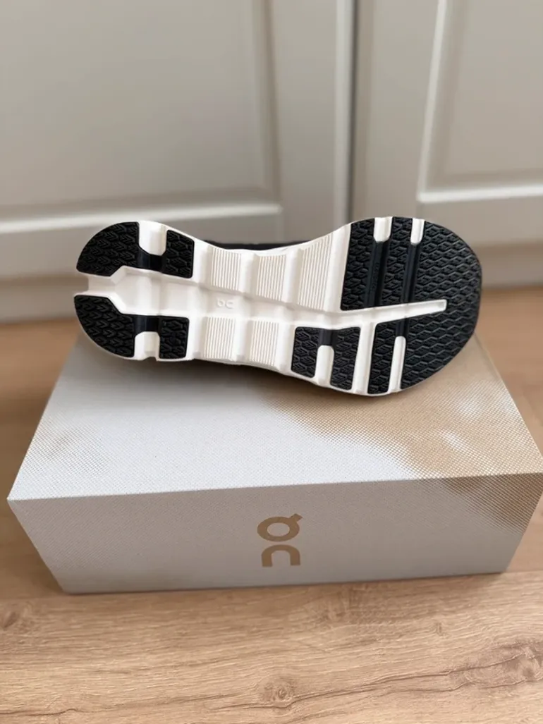 Used On Running Cloudrunner 2 Wide bike — image 5 of 9