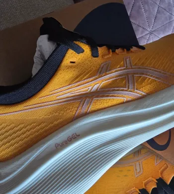 Used Asics sneakers bike — image 3 of 15