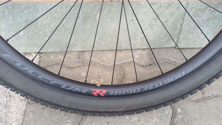 Brugt Fulcrum Rapid Red 900 2024 bike — billede 3 af 6