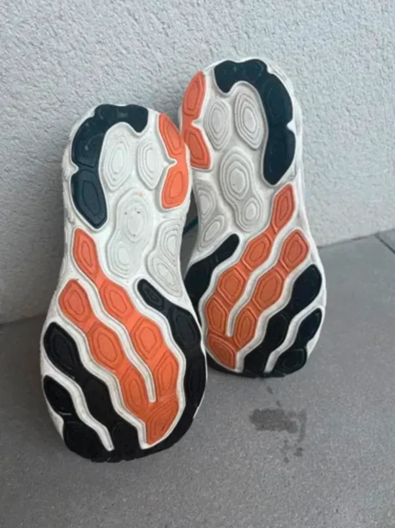 Used New Balance Fresh Foam 880 v14 bike — image 5 of 5