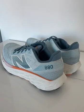 Used New Balance Fresh Foam 880 v14 bike — image 2 of 5