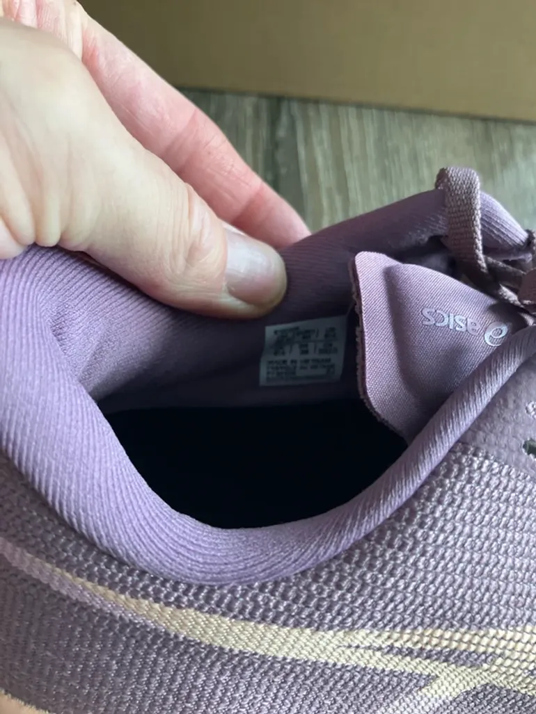 Used Asics Novablast 6 bike — image 4 of 8