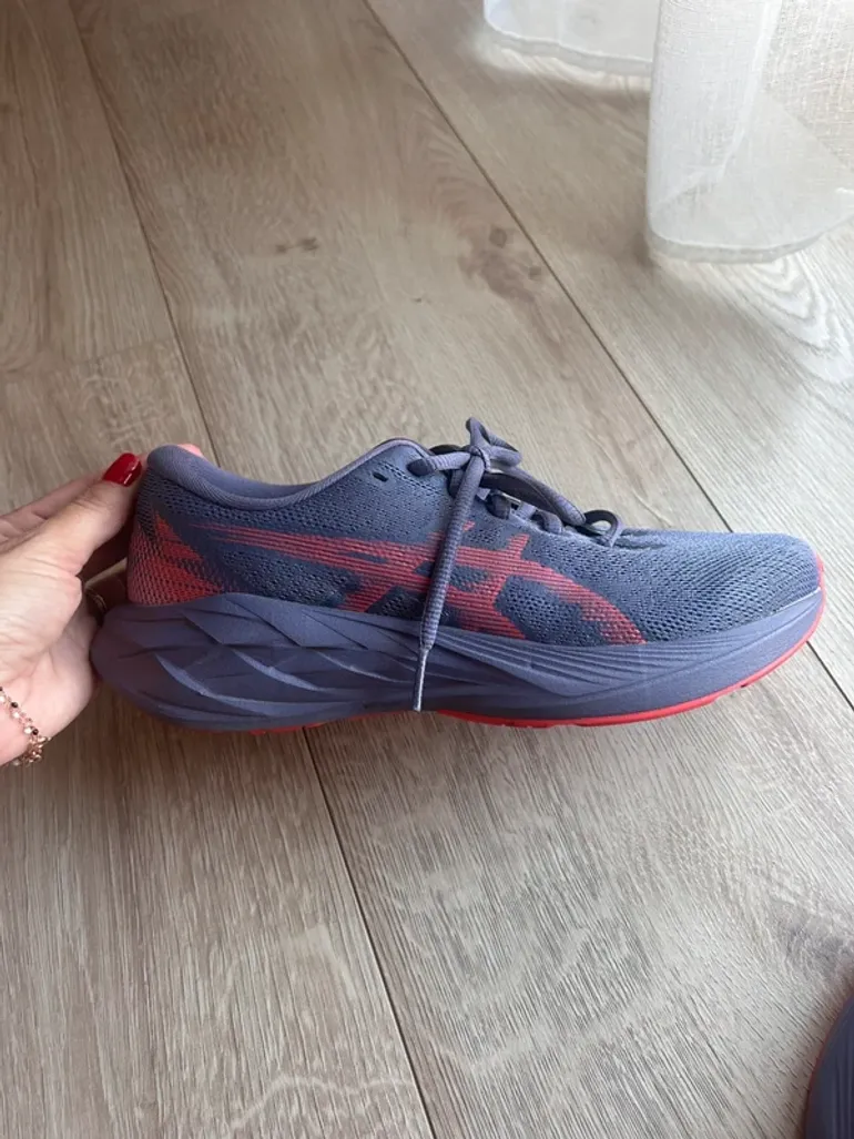 Used Asics Novablast 5 bike — image 3 of 4