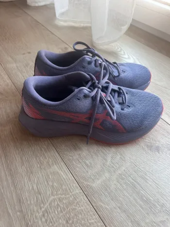 Used Asics Novablast 5 bike
