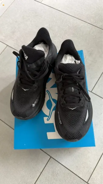 Tweedehands Hoka Clifton 9 GTX bike
