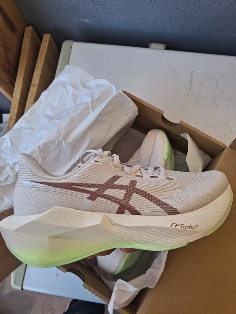 Used Asics novablast 6 bike — image 2 of 10