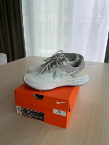Nike Revolution 6 bike d'occasion — image 3 sur 4