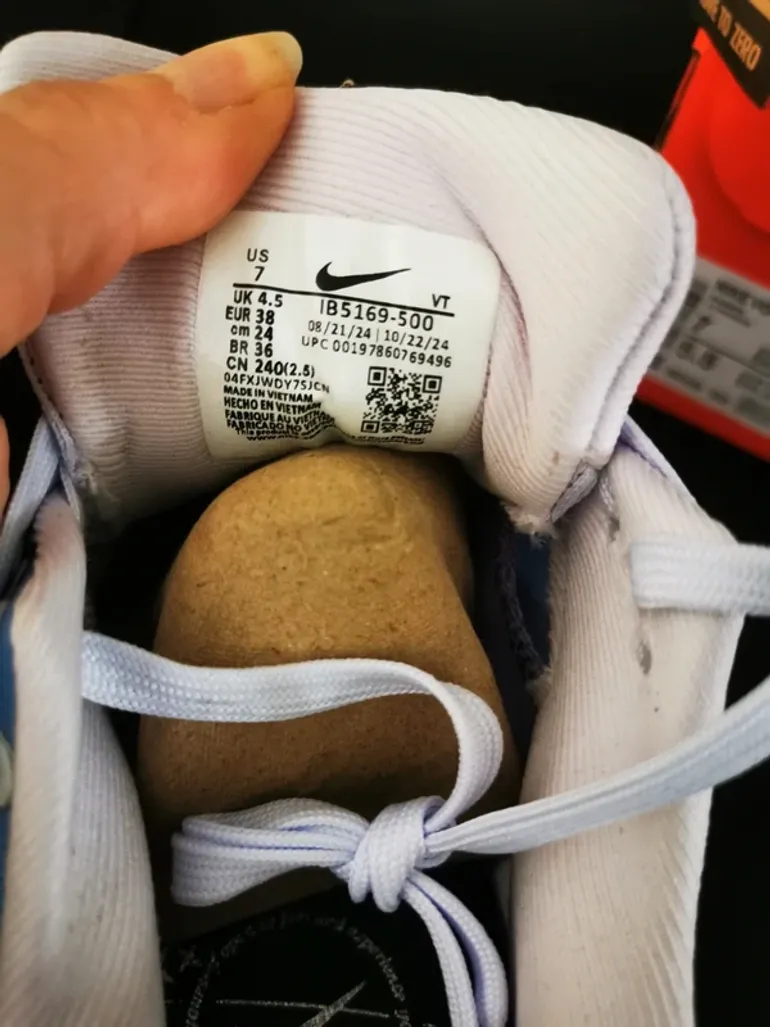Used Nike Vomero 18 SE bike — image 6 of 8
