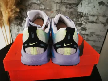 Used Nike Vomero 18 SE bike — image 5 of 8