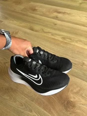 Used Nike Zoom Fly 5 bike — image 2 of 9