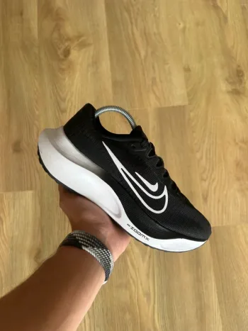 Used Nike Zoom Fly 5 bike