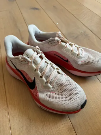 Gebrauchtes Look Chaussure running rose Nike bike