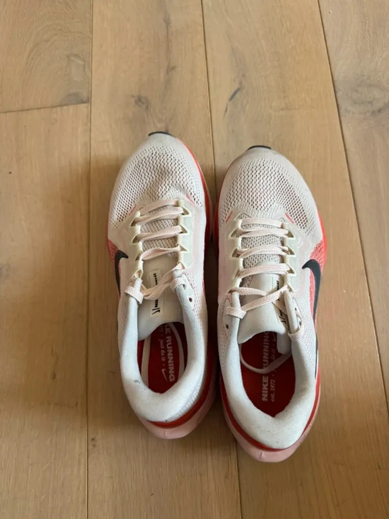 Gebrauchtes Look Chaussure running rose Nike bike — Bild 2 von 3
