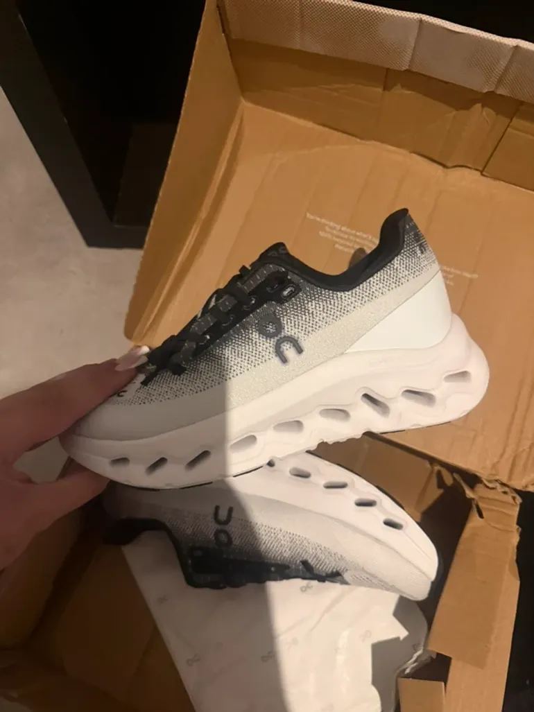 Tweedehands On Running Baskets Taille 37 bike — afbeelding 2 van 10