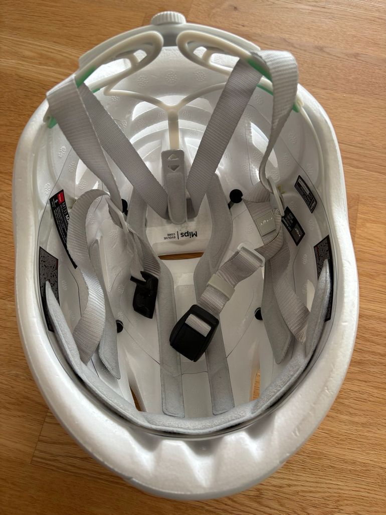 Brugt MET Manta MIPS Aero Helmet 2026 bike — billede 5 af 7