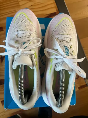 Used Hoka Rincon 4 bike — image 7 of 10