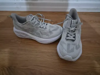 Used Asics Novablast 5 bike
