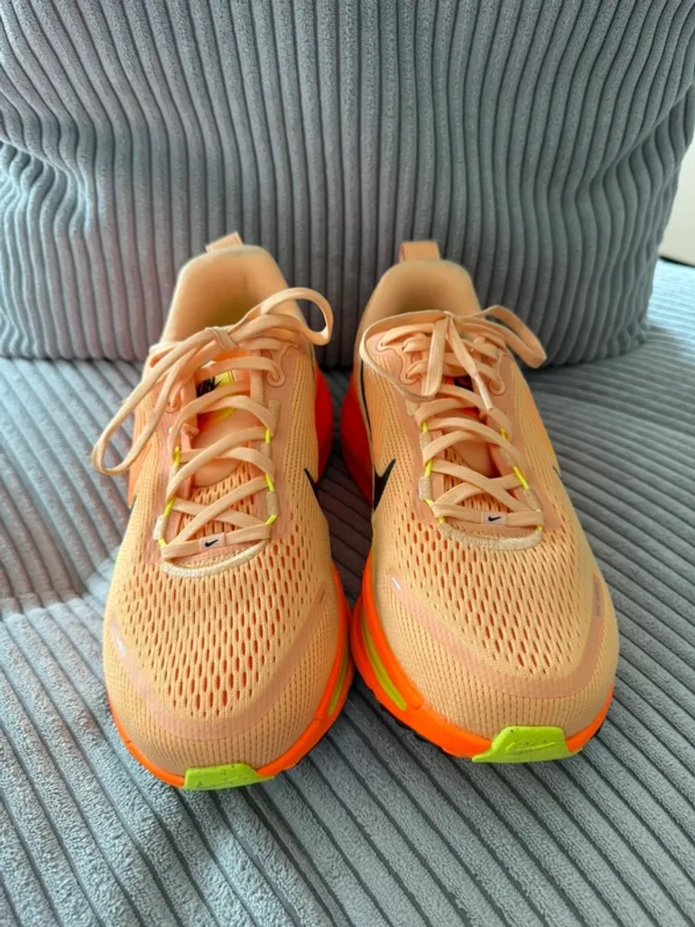 Käytetty Nike ZoomX bike — kuva 2 / 3