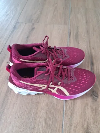 Used Asics Novablast 2 bike — image 2 of 4