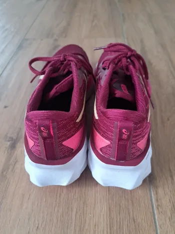 Used Asics Novablast 2 bike — image 3 of 4