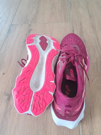 Used Asics Novablast 2 bike — image 4 of 4