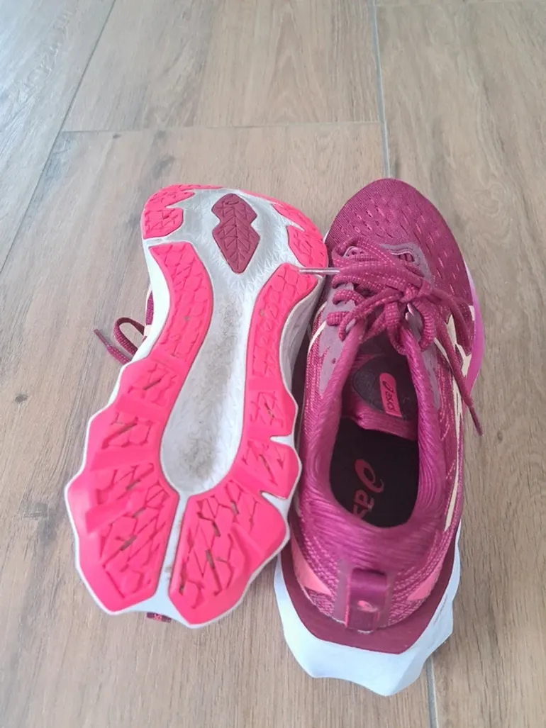 Used Asics Novablast 2 bike — image 4 of 4