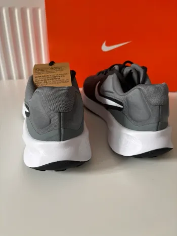Tweedehands Nike Revolution 7 bike — afbeelding 2 van 5