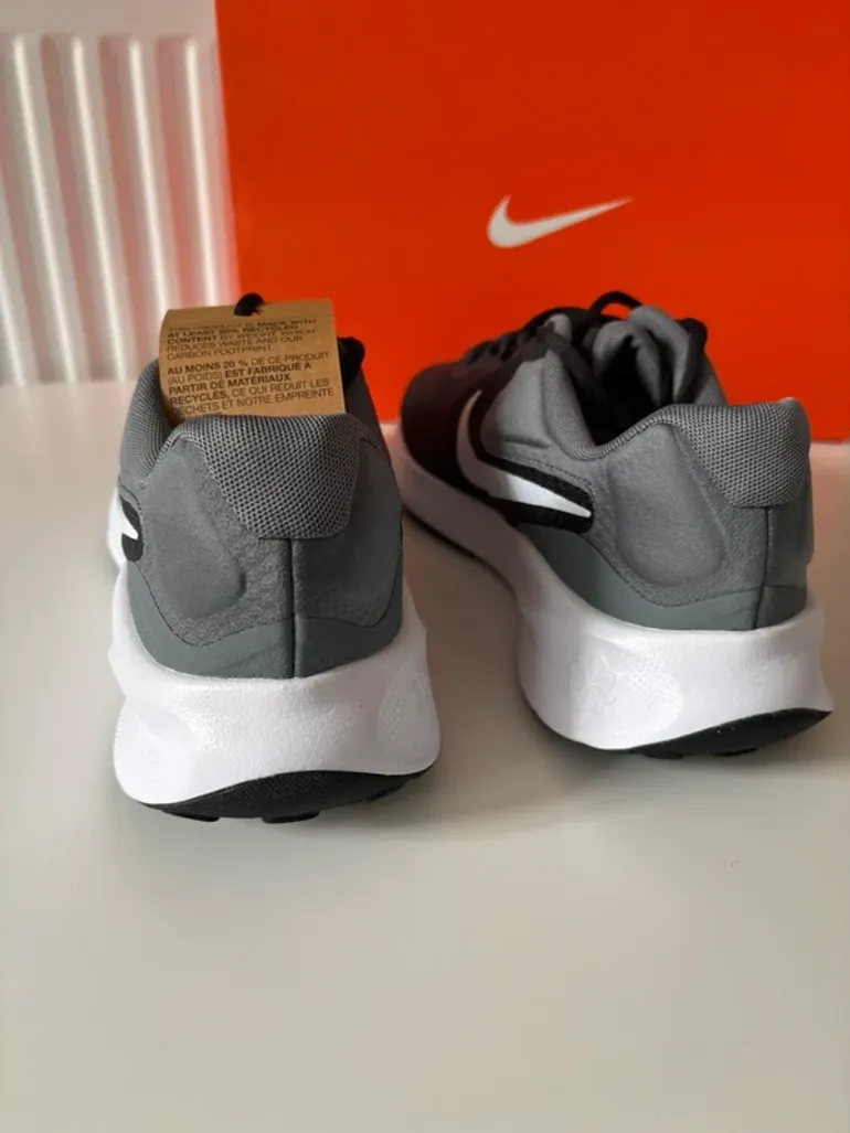 Tweedehands Nike Revolution 7 bike — afbeelding 2 van 5