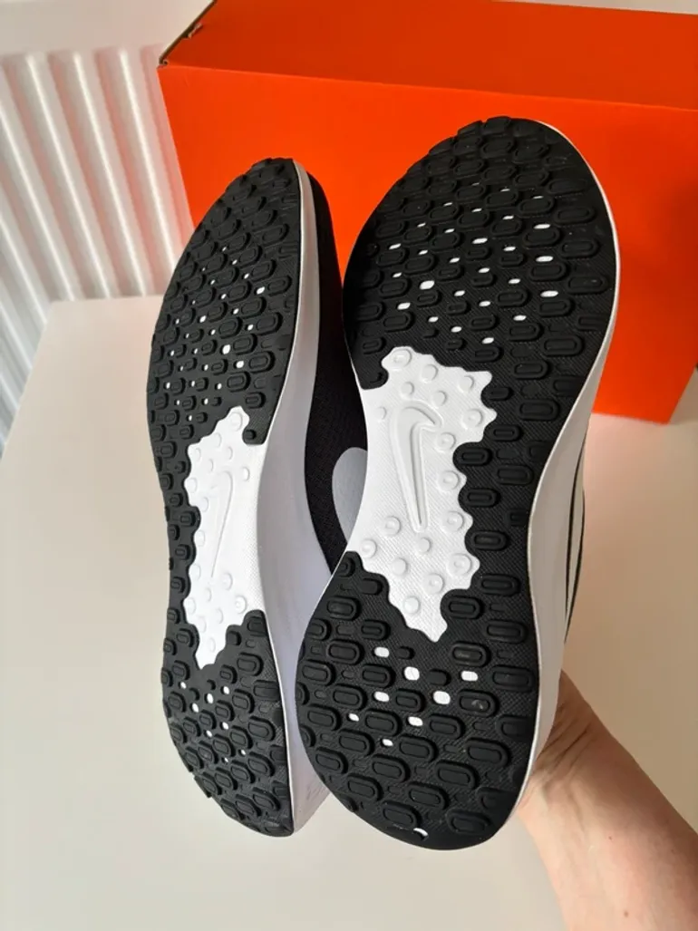 Tweedehands Nike Revolution 7 bike — afbeelding 3 van 5