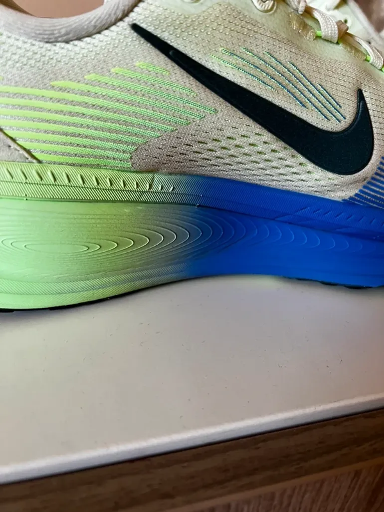 Used Nike Vomero 18 bike — image 3 of 6
