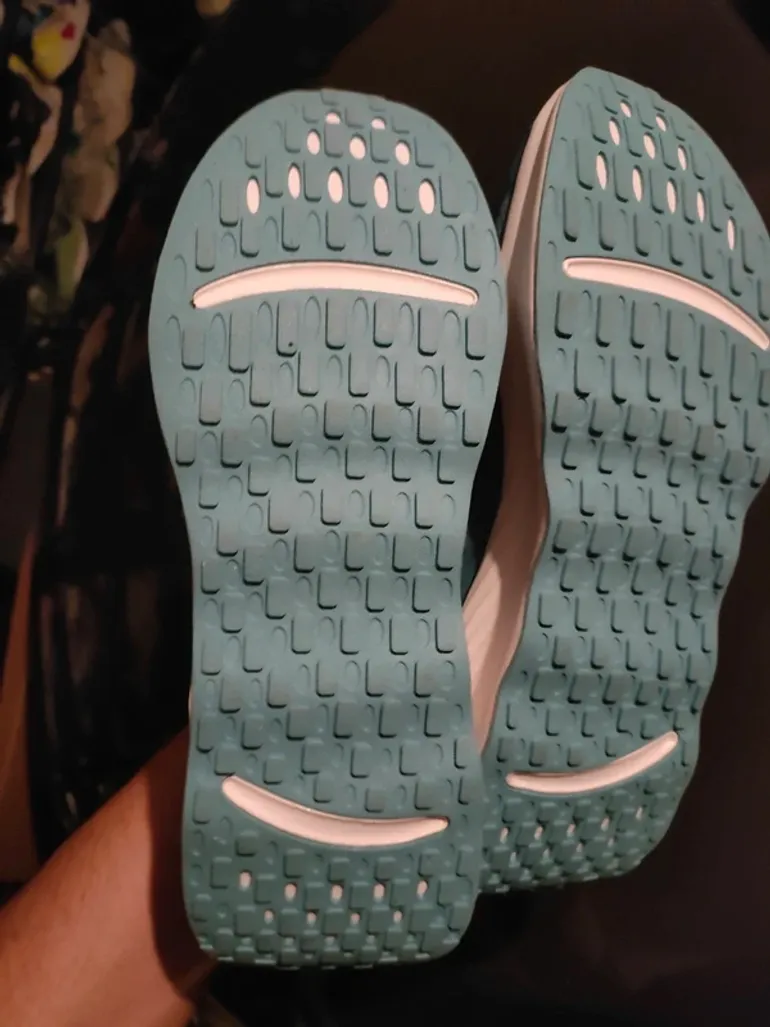Used Scarpa Nike sneakers bike — image 3 of 6