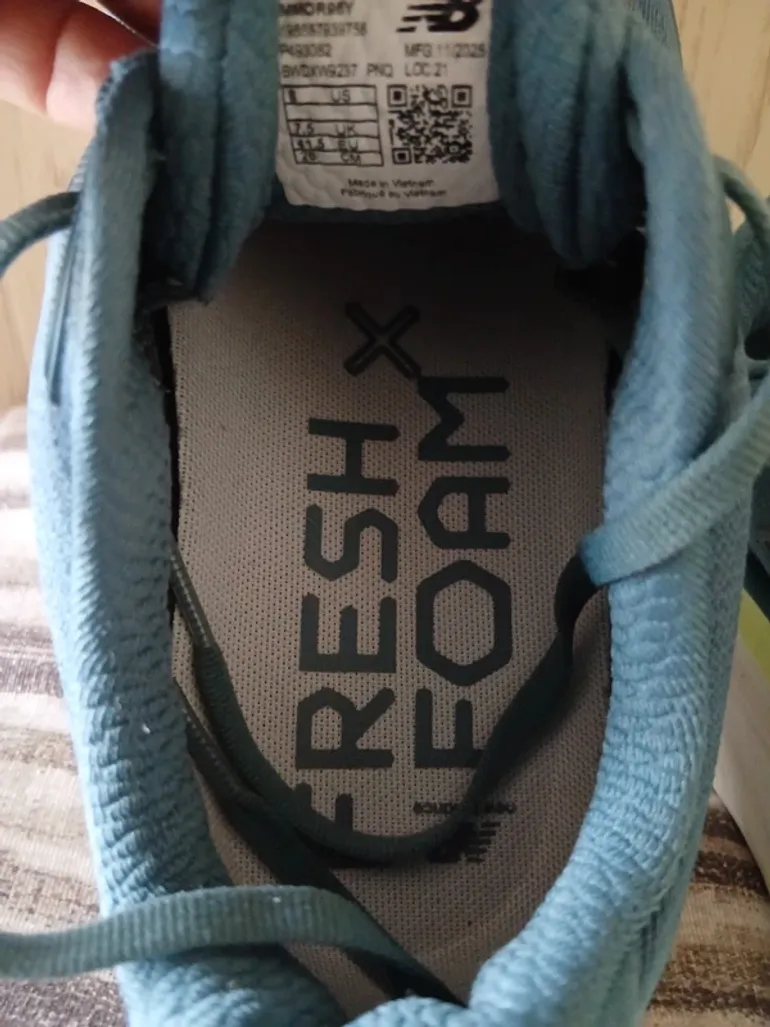 Used New Balance MORE V6 bike — image 4 of 8