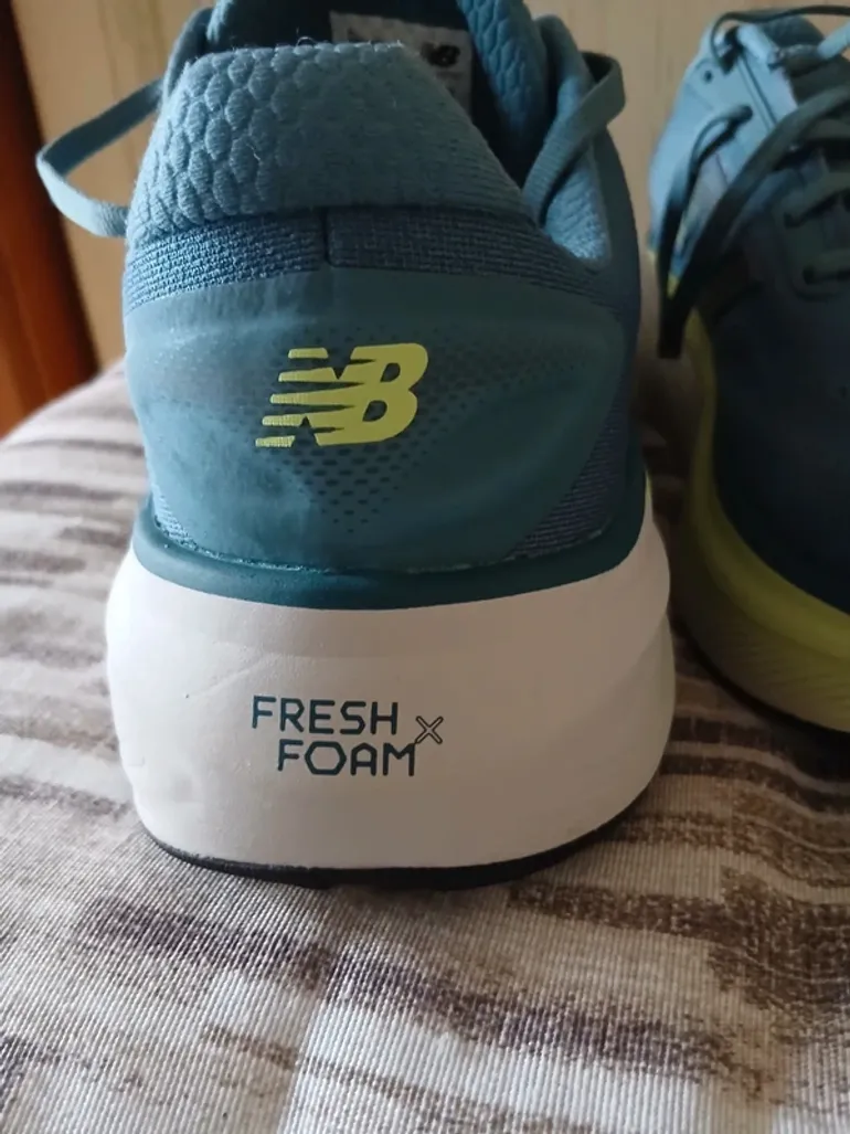 Used New Balance MORE V6 bike — image 5 of 8