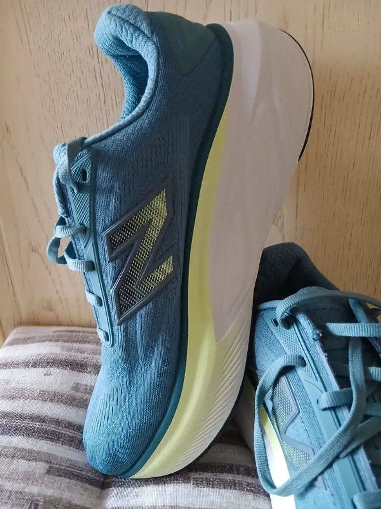 Used New Balance MORE V6 bike — image 2 of 8