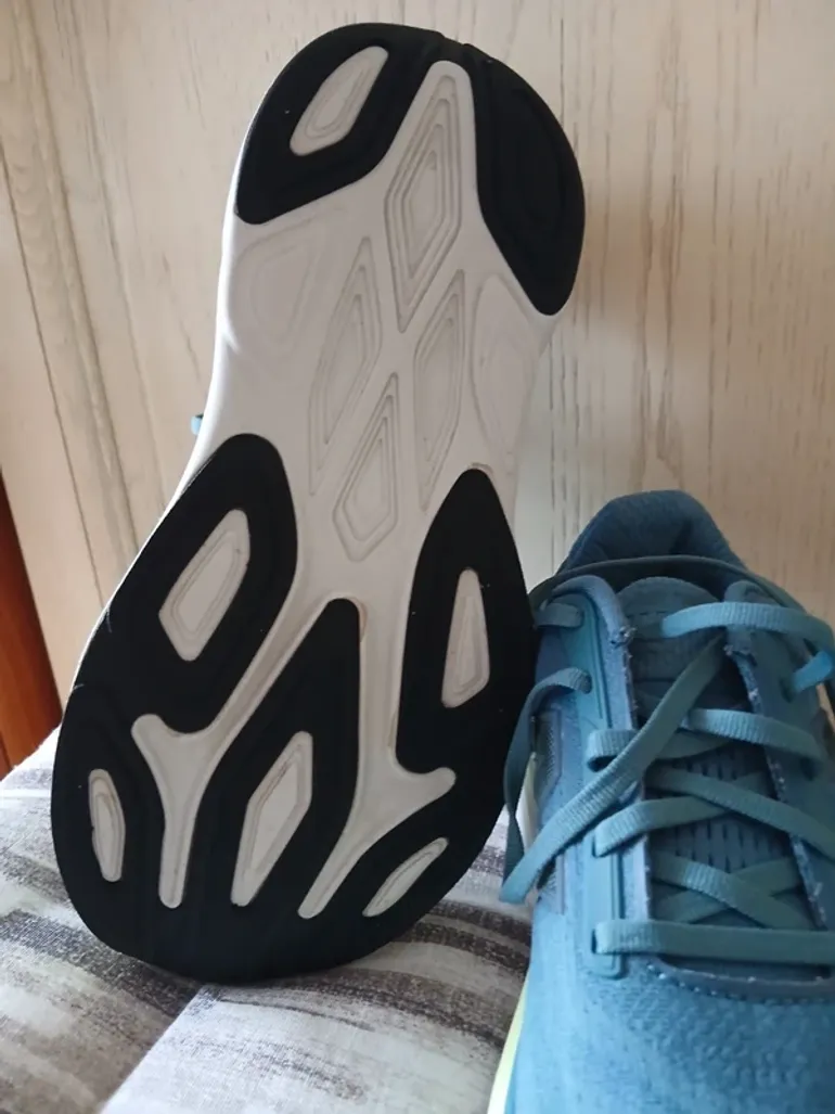 Used New Balance MORE V6 bike — image 8 of 8