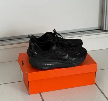 Used Nike Vomero 18 bike
