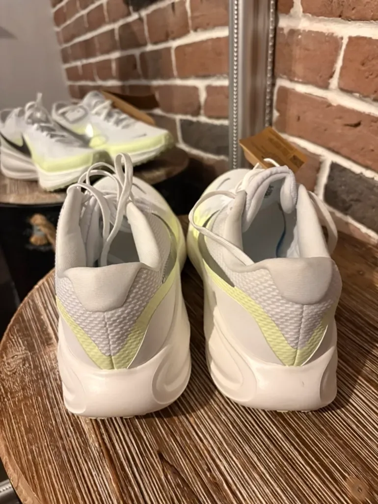 Tweedehands Nike Revolution 8 bike — afbeelding 4 van 4