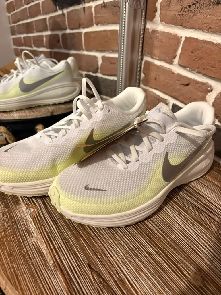 Tweedehands Nike Revolution 8 bike — afbeelding 3 van 4