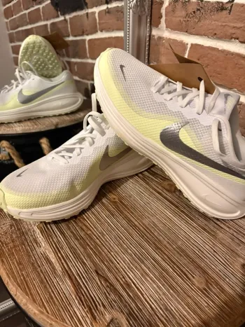 Tweedehands Nike Revolution 8 bike — afbeelding 2 van 4